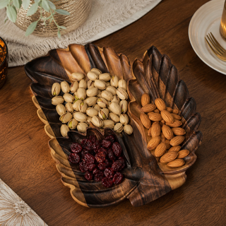 اردوخوری چوبی طرح برگ مستروود، چیده شده با پسته، بادام و کرنبری.